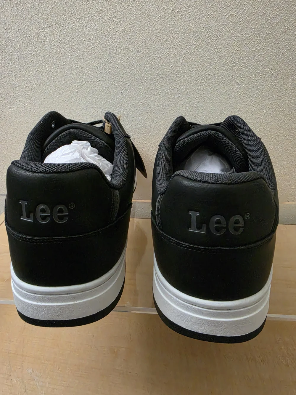 Lee Men's Gray and Black Low-Top Sneakers